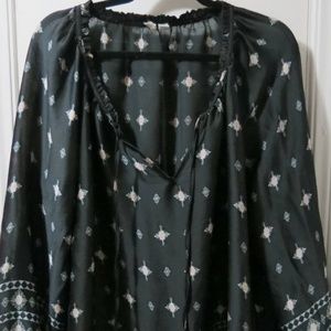 Beautiful black w/white detail blouse